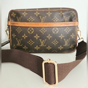 Authentic LOUIS VUITTON LV Monogram Vintage Crossbody Wallet Clutch Traveler Woc